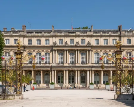 コージー アパートホテル - クール ド ヴィル ナンシーのホテル