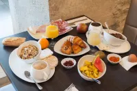 The Originals Boutique Hôtel la Grange Niort - Frühstück