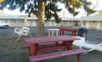 Riverside Motel