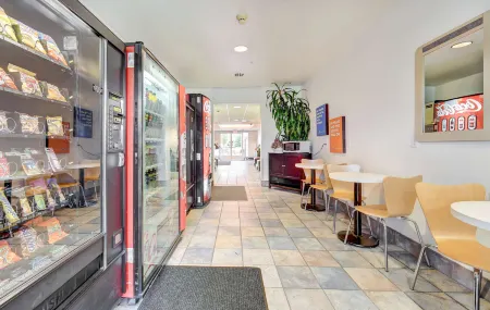 Motel 6 Roseburg, or