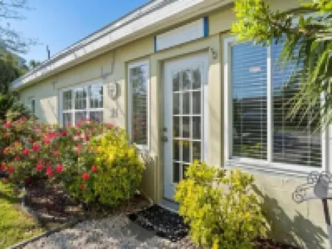 Flip Flop Paradise 2 Bedroom Cottage by RedAwning