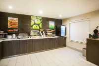 La Quinta Inn & Suites by Wyndham Pontoon Beach Hotels in Pontoon Beach
