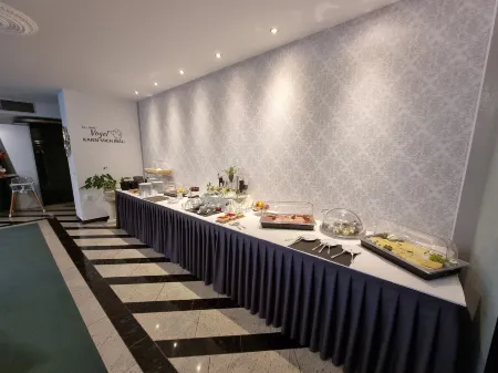 Garni Hotel Hennesburg Отели в г. Айзенах