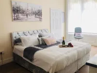The Winter Garden Suites Hotels near Comedy Carpet