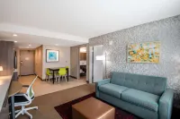Home2 Suites by Hilton Phoenix Airport North - Pet-friendly