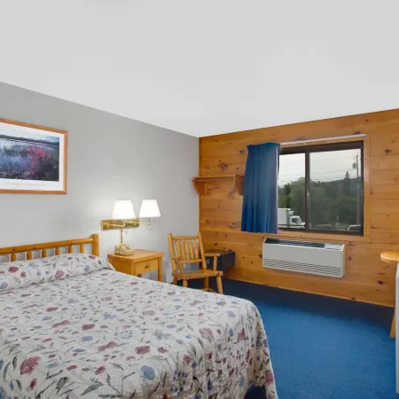 Super 8 by Wyndham Lake George/Warrensburg Area Отели рядом с достопримечательностью «Озеро Лейк-Джордж»