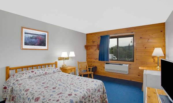 Super 8 by Wyndham Lake George/Warrensburg Area