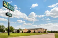 Quality Inn & Suites Wisconsin Dells Downtown - Waterparks Area Hotels in Wisconsin Dells