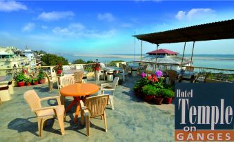 Hotel Temple on Ganges