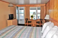 The Sunset Motel Hotels in Munising
