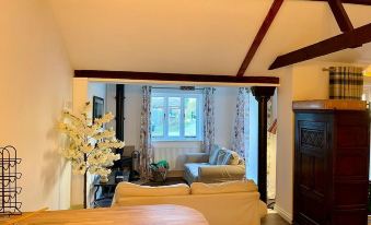 Charming 2-Bed Lodge in Dorchester