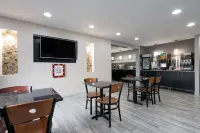 Super 8 by Wyndham Rochester Mayo Clinic Area