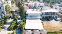 Queen Mary Beachfront Studios Hotel a Stalos