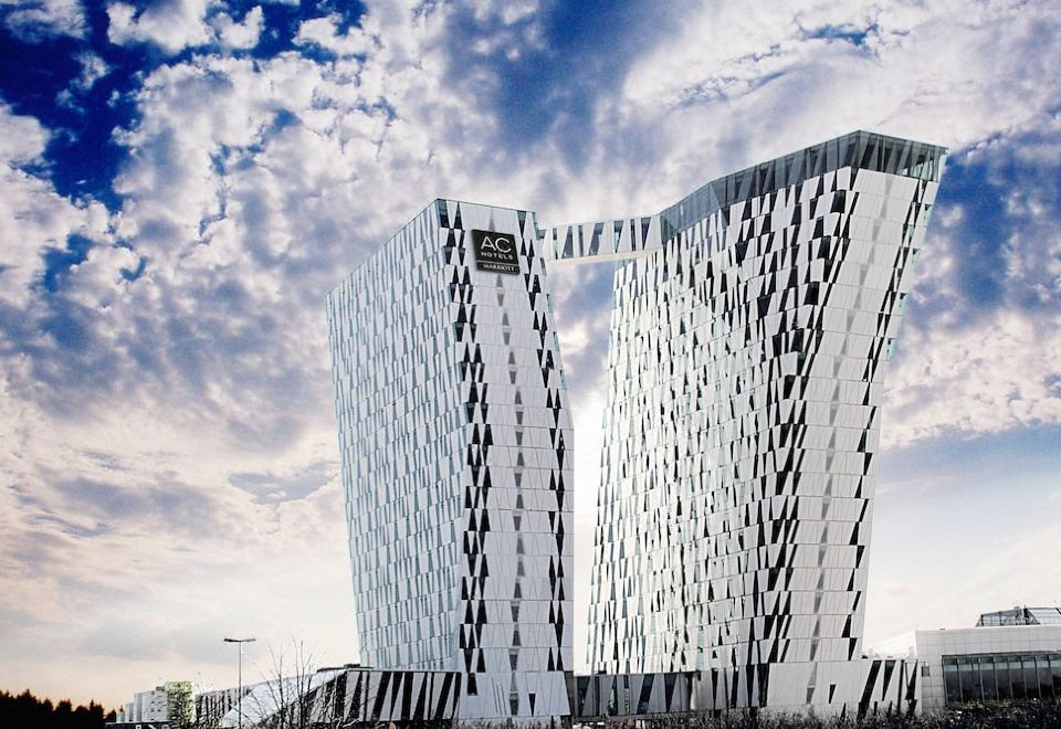 1. AC 호텔 바이..