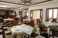 Sara Beachfront Boutique Resort Hotels in Amphoe Pathio