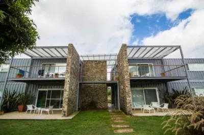 엔트레 피노스 에코 박스 아파르트  호텔