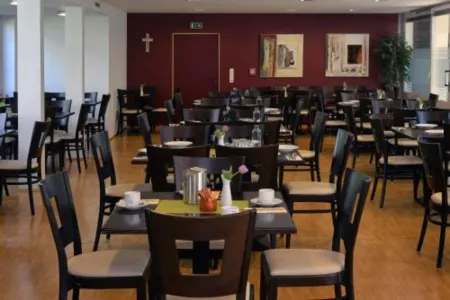 Nell-Breuning-Hotel Отели в г. Бесвайлер