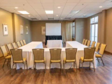 The Cove Lakeside Resort Hotels in Central Okanagan