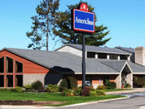 AmericInn by Wyndham Grand Rapids イタスカのホテル