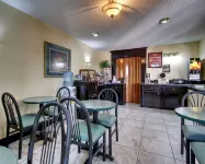 Econo Lodge Hotels in Clinton