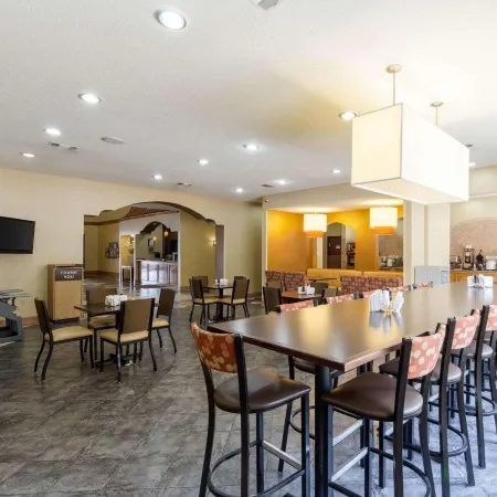 Comfort Inn & Suites