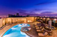 Wyndham Garden Dammam - Rooftop Pools