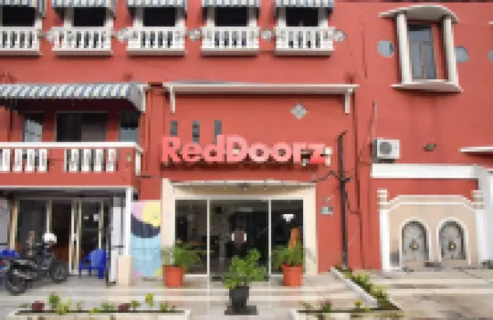 RedDoorz near Pelabuhan Tanjung Perak 2 Surabaya Hotel dekat Kawasan Wisata Religi Raden Rahmat Sunan Ampel
