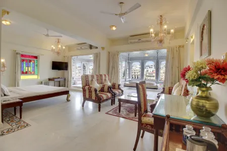 Lake Pichola Hotel Отели рядом с достопримечательностью «Джагдиш Темпл»