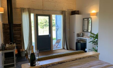 1 Bed Barn Farm Stay - Housity