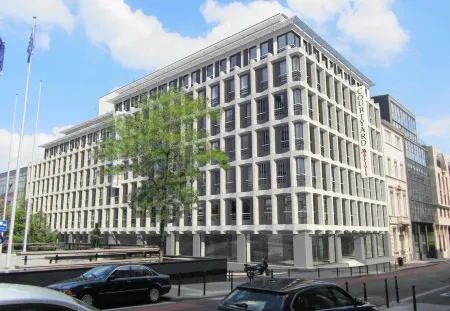 Courtyard Brussels EU Отели рядом с достопримечательностью «Place du Grand Sablon»