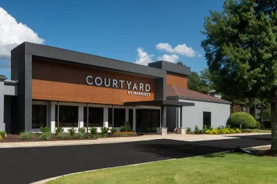 Courtyard Memphis East/Park Avenue Hotels in Memphis