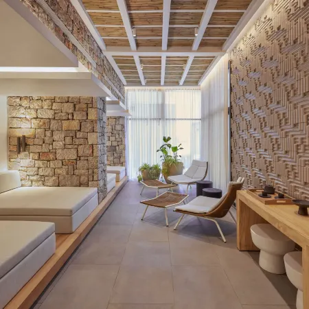 W Costa Navarino