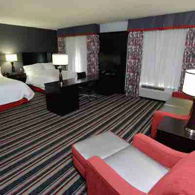 Hampton Inn & Suites Albany at Albany Mall Rooms