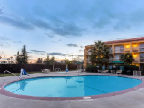 La Quinta Inn & Suites by Wyndham Redding Hotels in Redding
