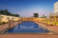 Courtyard Tiruchirappalli - Pools