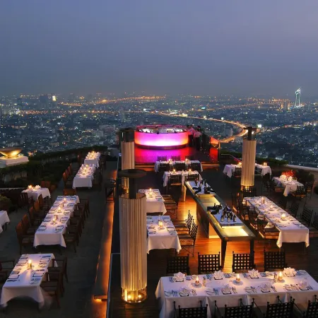 lebua at State Tower Отели рядом с достопримечательностью «Школа Assumptionsuksa»