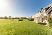 Résidence Pierre & Vacances le Green Beach Hotels in Commes