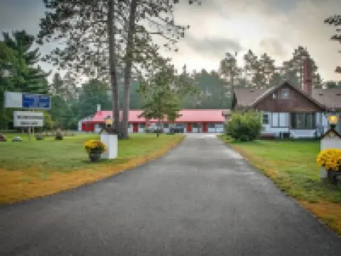Lumberjack Inn Hotels in Sawyer County