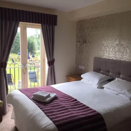 Strawberry Bank Hotel, NEC