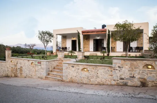 Agarathos Traditional Rooms - Pool - Kaliviani -on the Road to Balos
