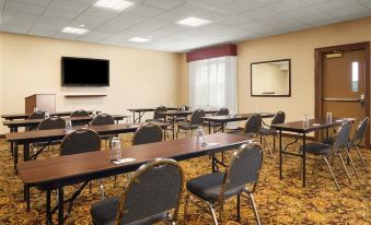 Country Hearth Inn & Suites Bowling Green