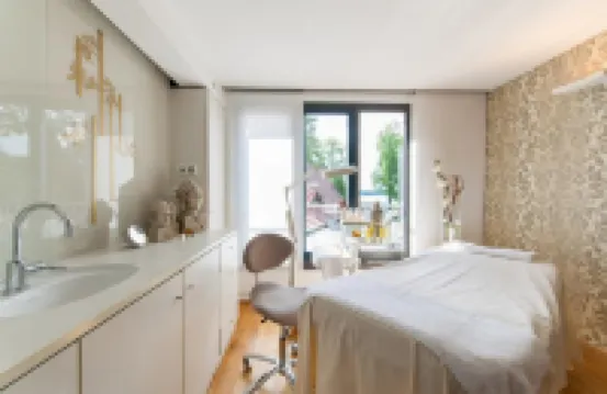 愛斯普蘭納德Spa度假酒店 - 限成人入住