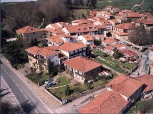 Hotel Museo Los Infantes, su hotel en Santillana