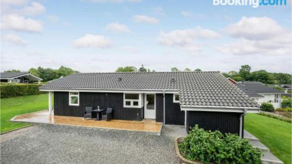 Gorgeous Home in Aabenraa with Wifi