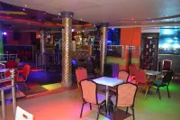 Super Paradise Hotel - bar