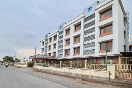 Hotel Ganpati Palace Shirdi Newly Renovated Отели рядом с достопримечательностью «Shree Saibaba Sansthan Trust, Shirdi»