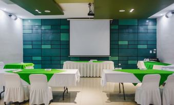 10. Hotel Pl..