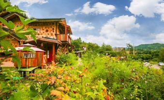 Pyeongchang Dolbaenamu Segeuru Pension