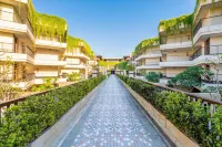 VOUK Hotel & Suites Hotel dekat Pantai Sawangan