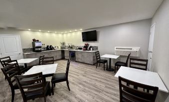 Econo Lodge Inn & Suites - Housity